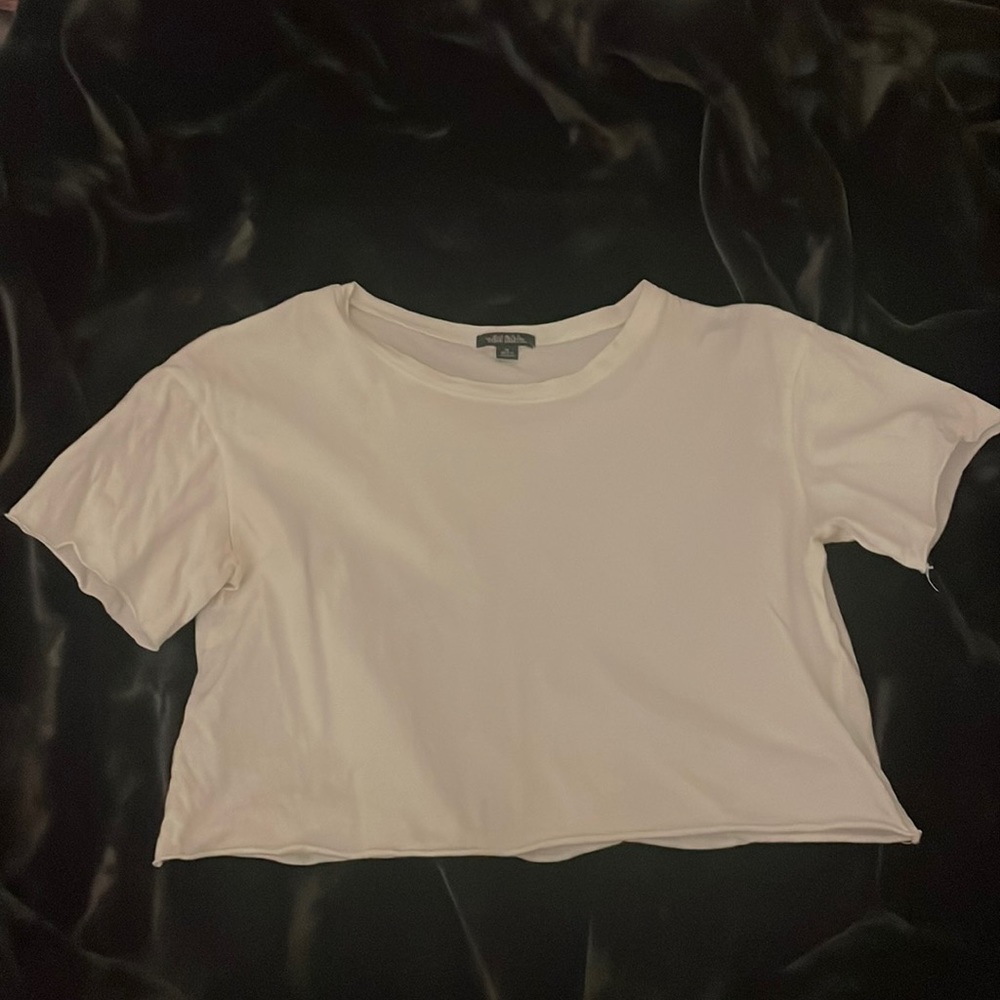 Wild Fable Brand Cropped Short Sleeve Off-White T-Shirt.